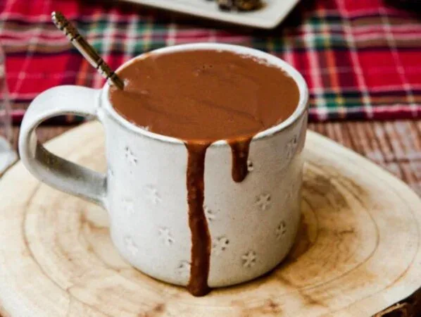 Aprende Cómo Preparar el Chocolate Santafereño